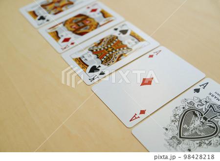 ポーカーの絵札で遊ぼう！